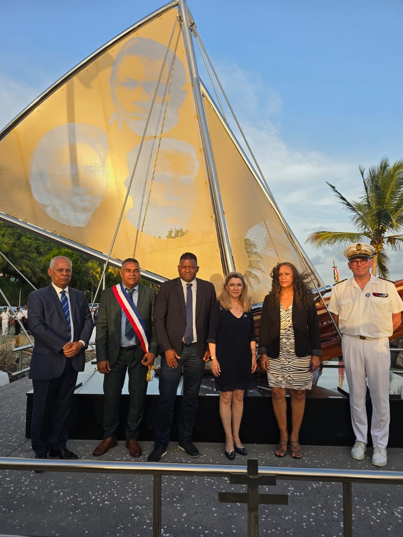 memorial dissidence antilles pixellisation tole perforee acianov 3