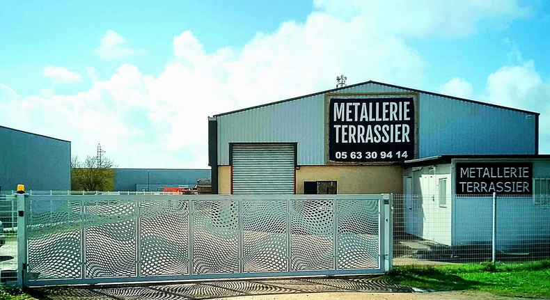 tole perforee decorative portail terrassier hypnotix acianov 2